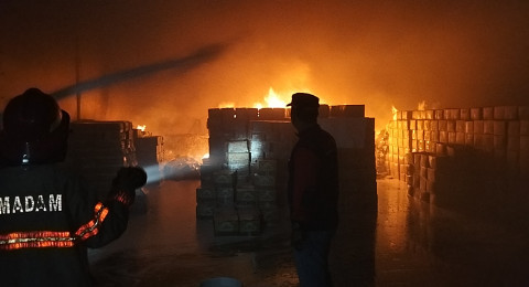 Gudang Sembako Terbakar, Satu Petugas Damkar Sesak Nafas